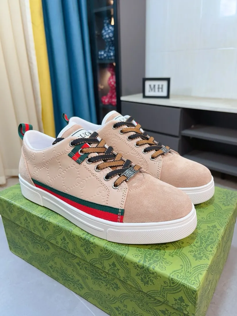 Men's shoes 💰420🌸🌸[GUCCI] Gucci's new spring and summer slip-on loafers with cartoon characters, Fendi F's low-cut trendy men's shoes, 😈The upper is made of Italian 🇮🇹 imported sheep suede with Lafayette embroidered leather, full pigskin lining, original rubber non-slip outsole! The style is high-profile and elegant, and the upper is versatile and fashionable. 🇱🇾🇱🇾A large number of ready-made and reposted pictures will be sold! 38-44,